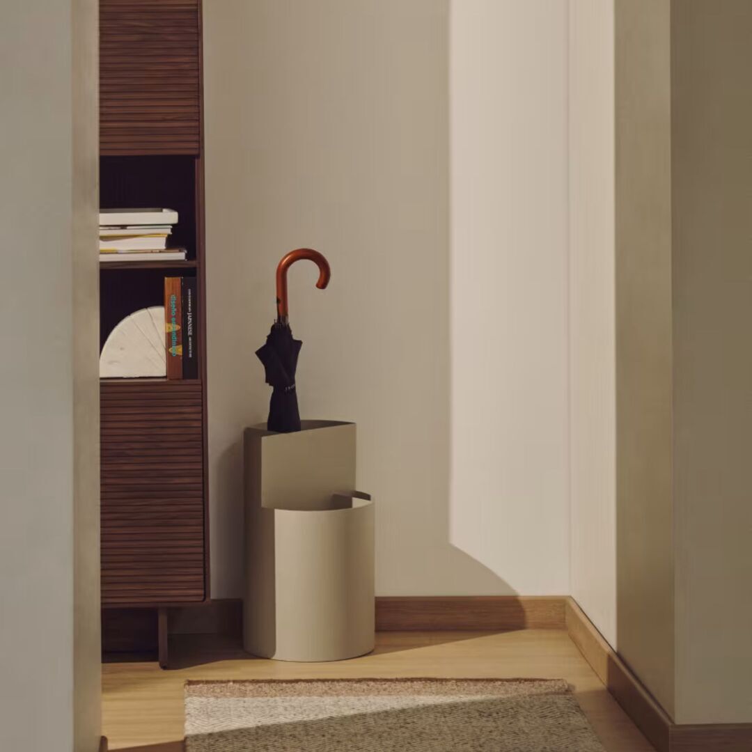 kave_Home_Grosser_Schirmständer_Atin_Beige_D00487RR12_Lifestyle