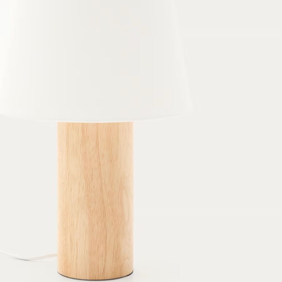 Kave_Home_Tischlampe_Marga_Natur_Gummibaumholz