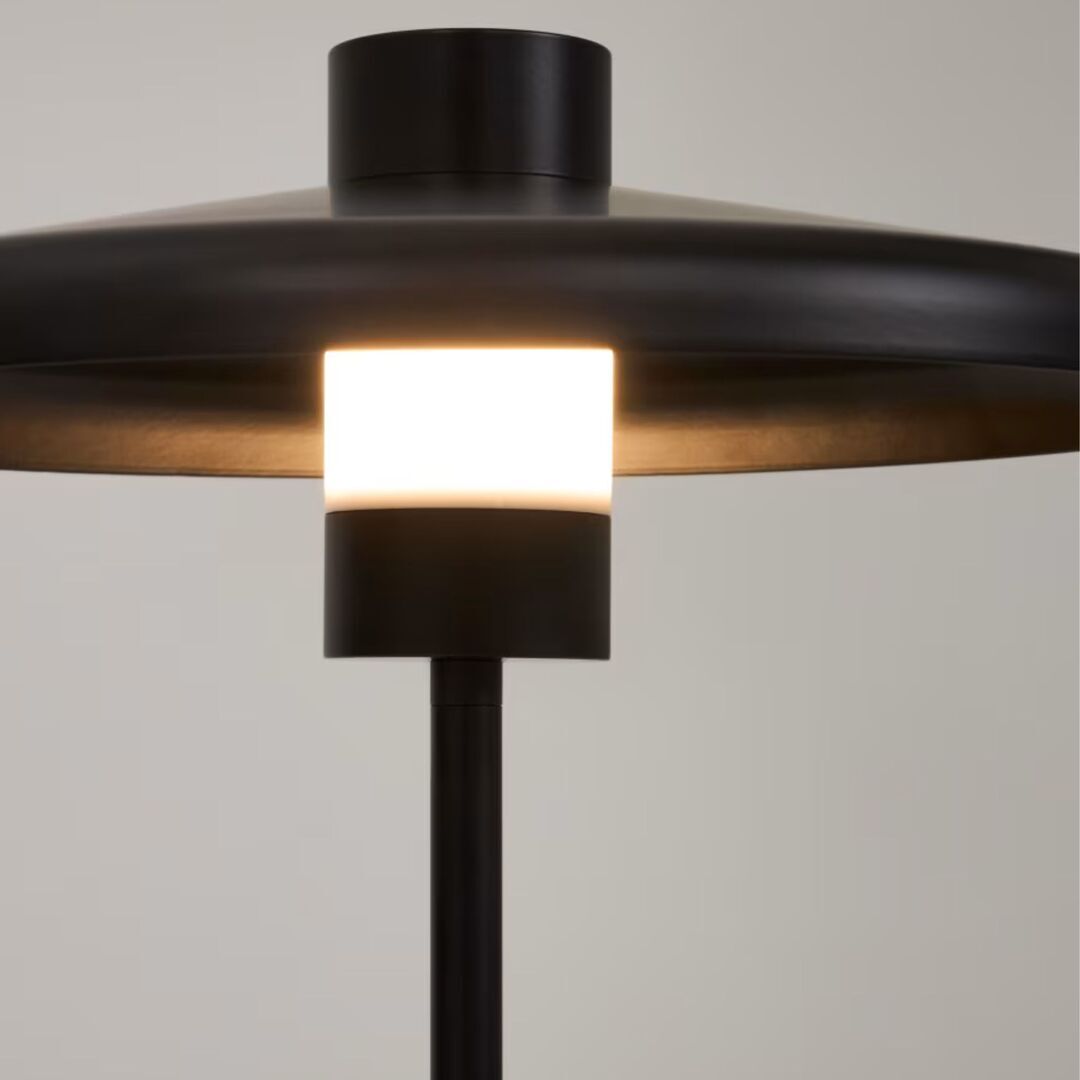 Kave_Home_Tischlampe_Nuvira_Schwarz