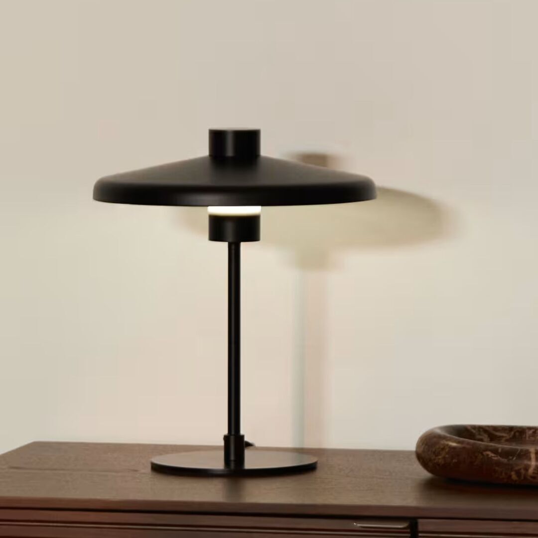 Kave_Home_Tischlampe_Nuvira_Schwarz