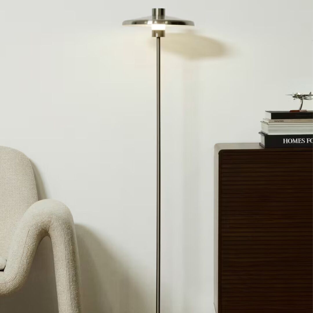 Kave_Home_Stehlampe_Nuvira_Silber