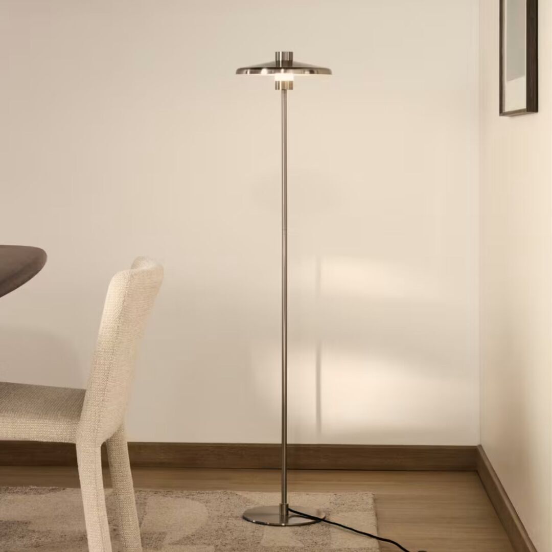 Kave_Home_Stehlampe_Nuvira_Silber