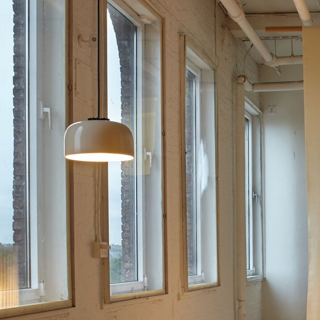 Santa & Cole Pendelleuchte HeadLed Ceramic L von Santa & Cole  Hellrosa RAL 3015, White-2