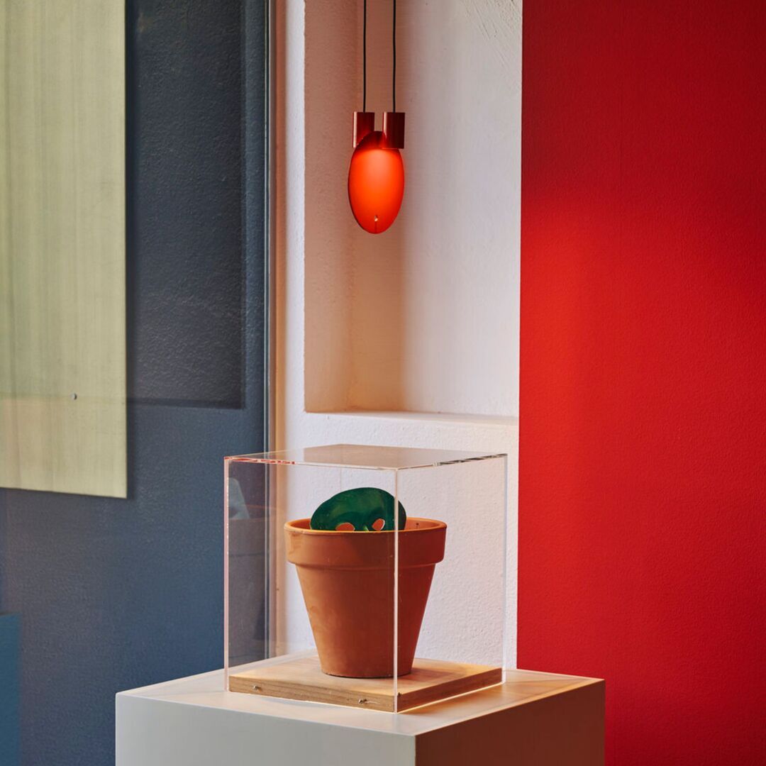 Santa & Cole Pendelleuchte Bijou von Santa & Cole Dali, Reines Rot, S-1