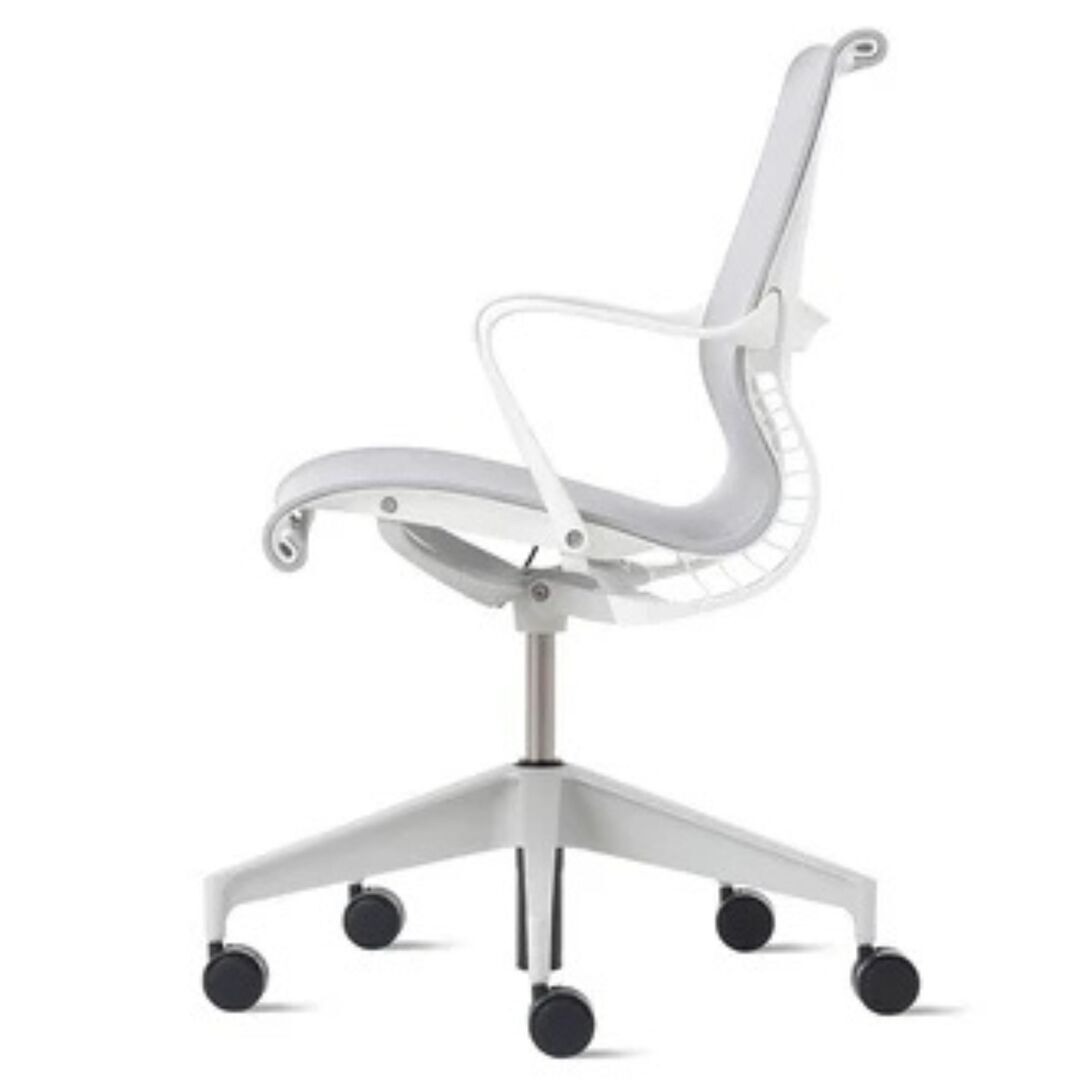 Herman CPH Bürostuhl Setu von Herman Miller Intercept - Mineral Grau, Studio - Weiss / Silberlegierung