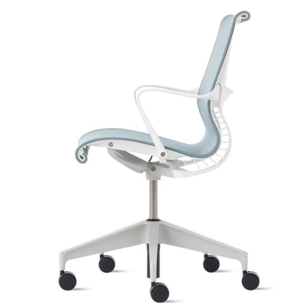 Herman CPH Bürostuhl Setu von Herman Miller Intercept - Glacier Hellblau, Studio - Weiss / Silberlegierung