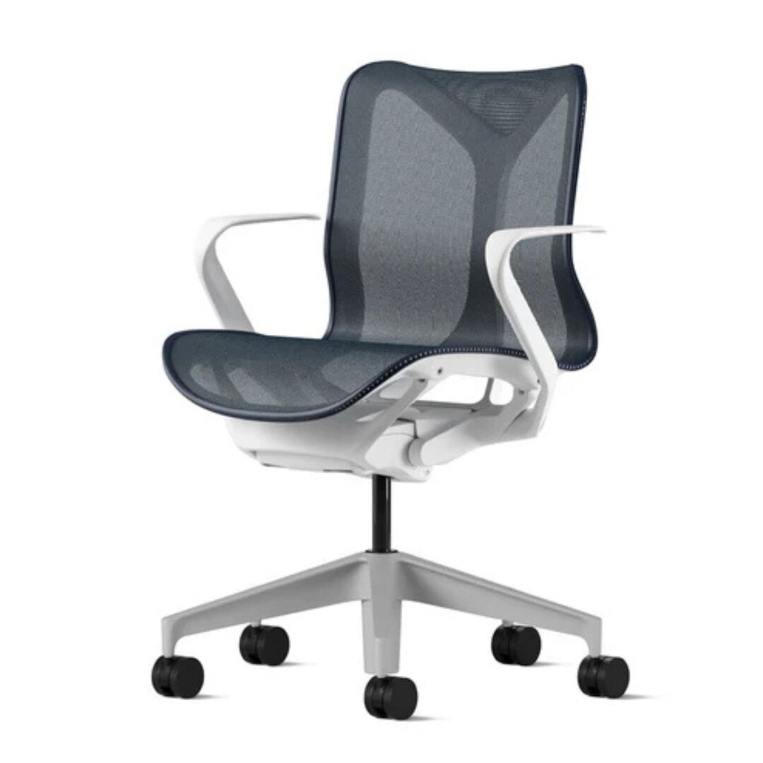 Herman CPH Bürostuhl Cosm von Herman Miller Weiss / Dubkelblau Nightfall, Klein - H: 1031 mm, Höhenfixiert