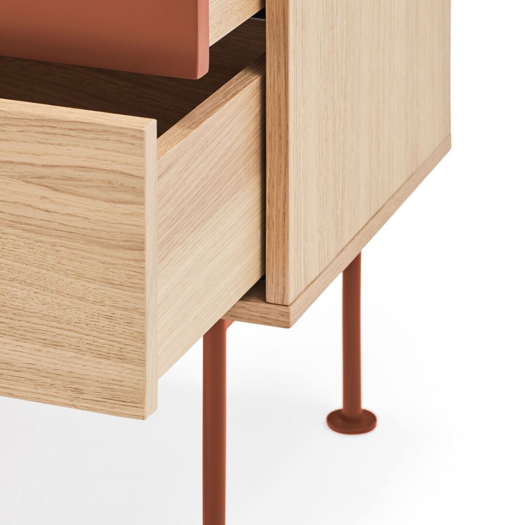 Teulat_Yoko_Nachttisch_Eiche_Brick_Red
