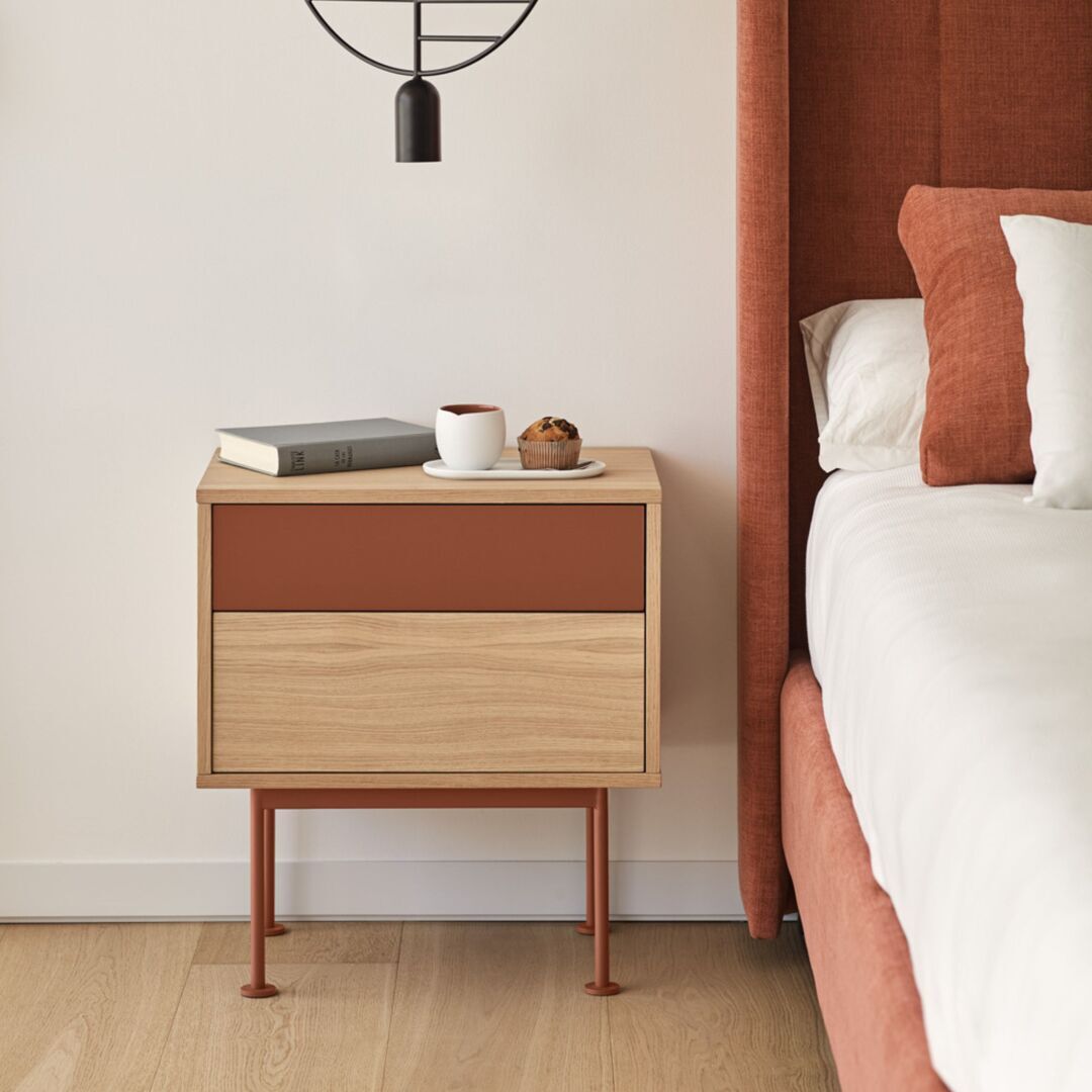 Teulat_Yoko_Nachttisch_Eiche_Brick_Red