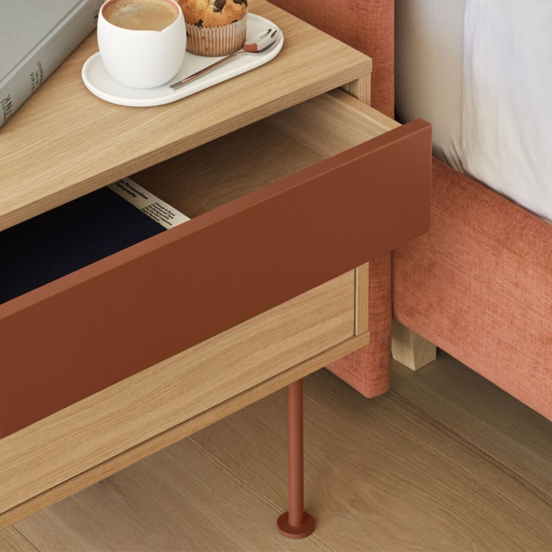 Teulat_Yoko_Nachttisch_Eiche_Brick_Red