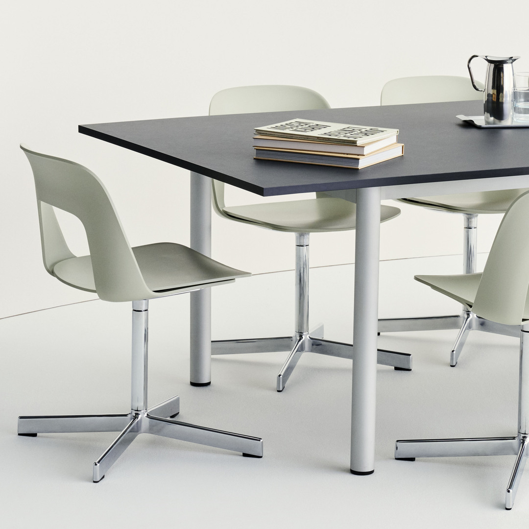 HAY Living Stuhl Layout 131 von Hay Pastel green , Aluminium poliert