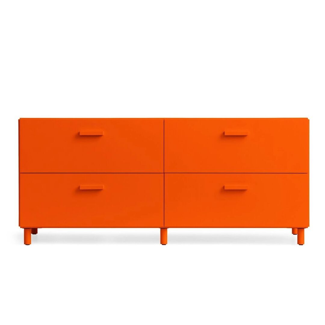 String Furniture Relief Kommode Niedrig von String Furniture Orange