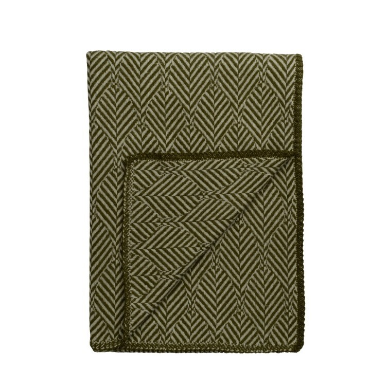 Røros Tweed Lammwolldecke The Holiday Triptych 150 x 200 cm von Røros Tweed Under a Tree Green