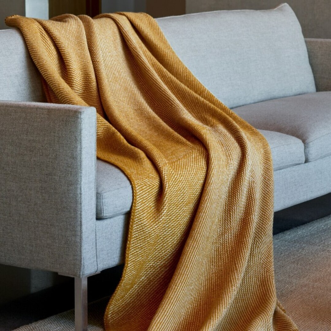 Røros Tweed Lammwolldecke The Holiday Triptych 150 x 200 cm von Røros Tweed Sun Yellow
