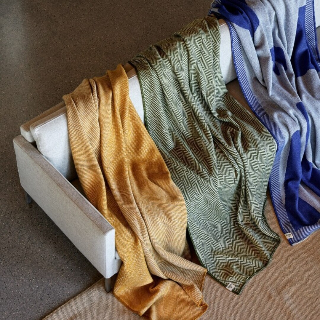 Røros Tweed Lammwolldecke The Holiday Triptych 150 x 200 cm von Røros Tweed