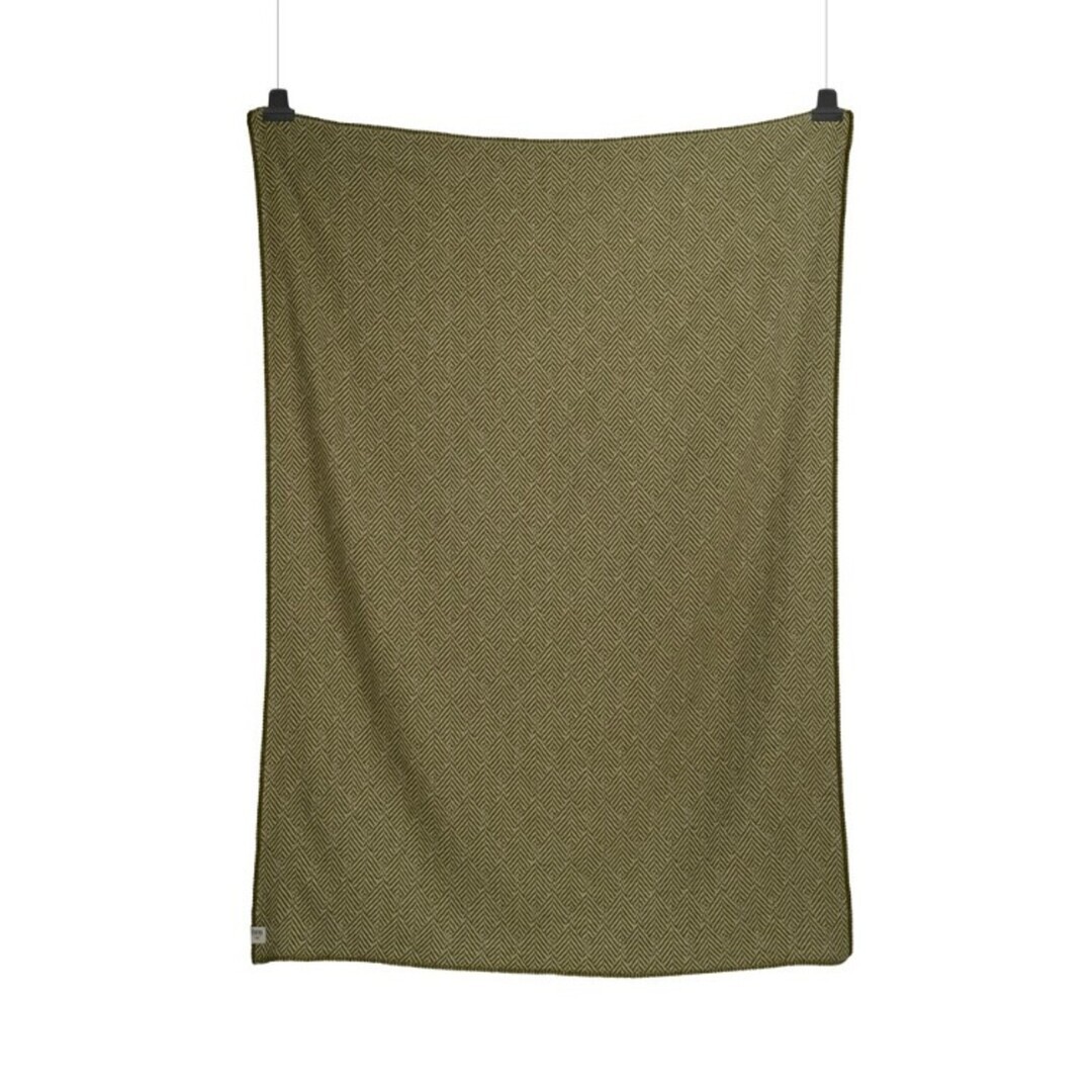 Røros Tweed Lammwolldecke The Holiday Triptych 150 x 200 cm von Røros Tweed Under a Tree Green