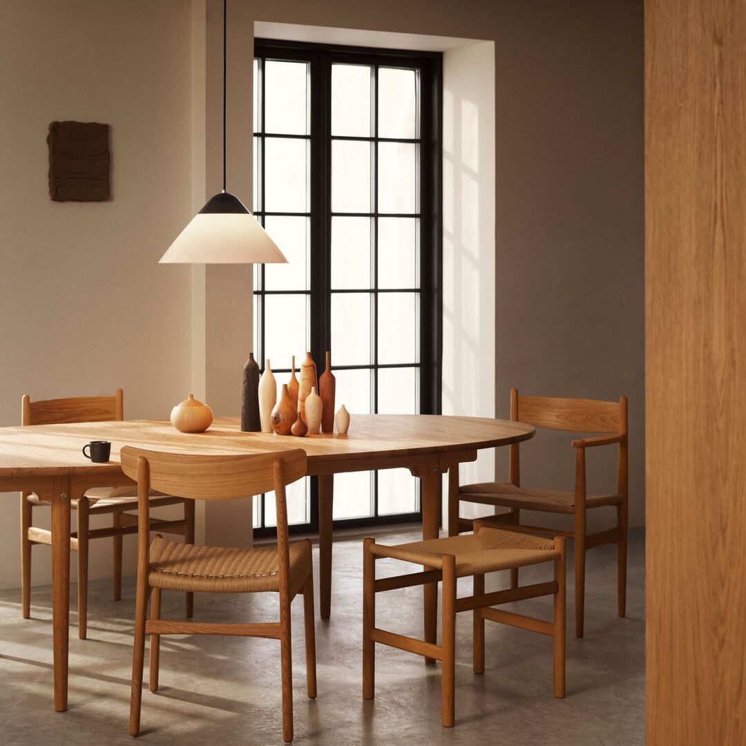 Carl_Hansen_Son_CH338_Dinning_Table_Eiche_geolt_CH338_Lifestyle