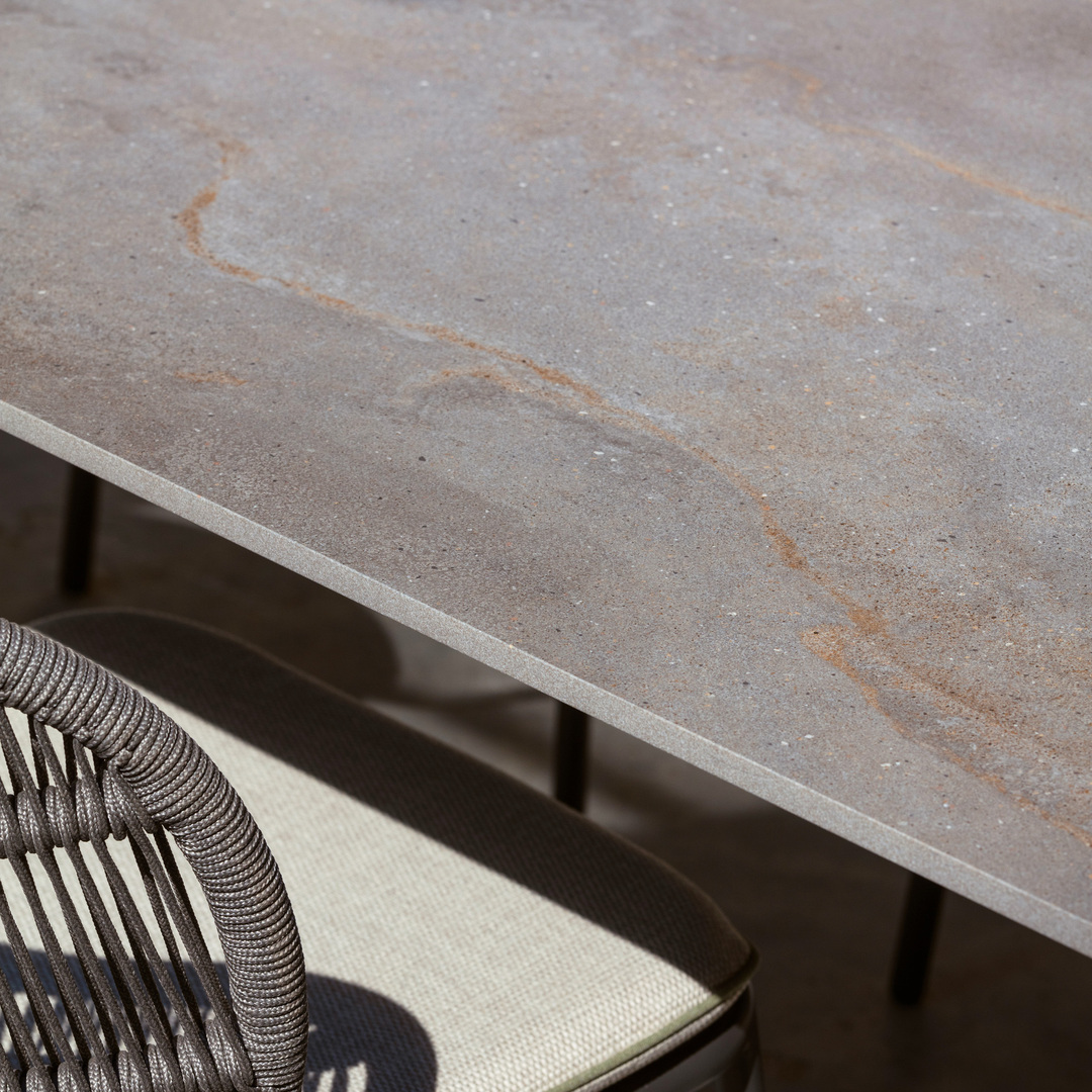 Vincent Sheppard Vincent Sheppard Kodo Dining Table Dünenweiss, Feuerstein, L: 280 cm / B: 106 cm