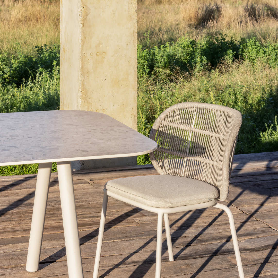 Vincent Sheppard Vincent Sheppard Kodo Dining Table Dünenweiss, Feuerstein, L: 280 cm / B: 106 cm