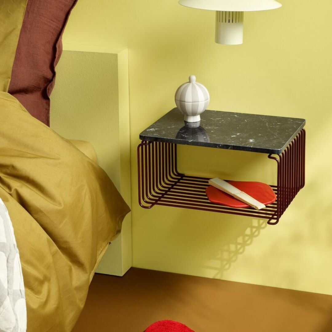 Montana_Panton_wire_Single_Half_Height_17_34_25_Black_Red_7661t_Lifestyle