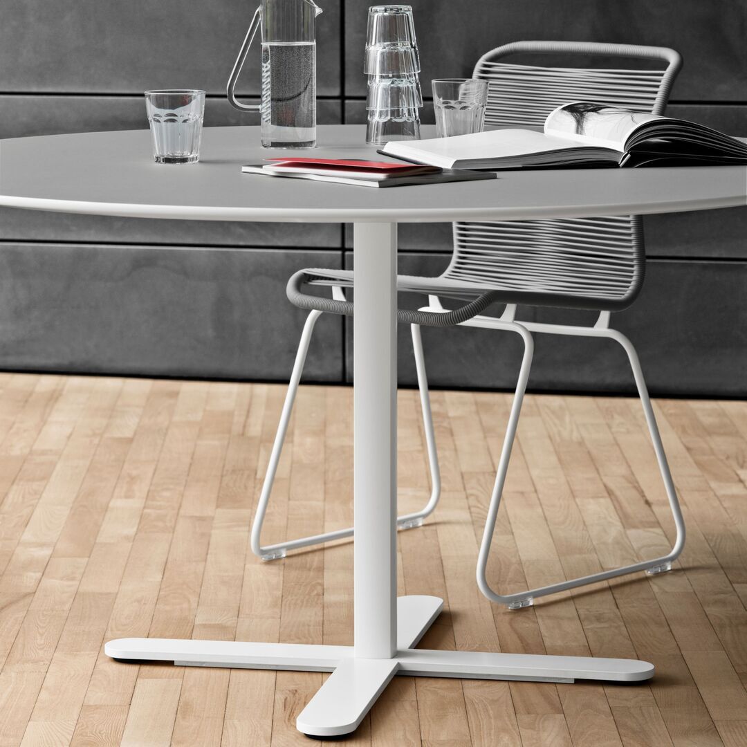 Montana_PantonOne_Stuhl_Carmen_Silkgrey_Lifestyle_1