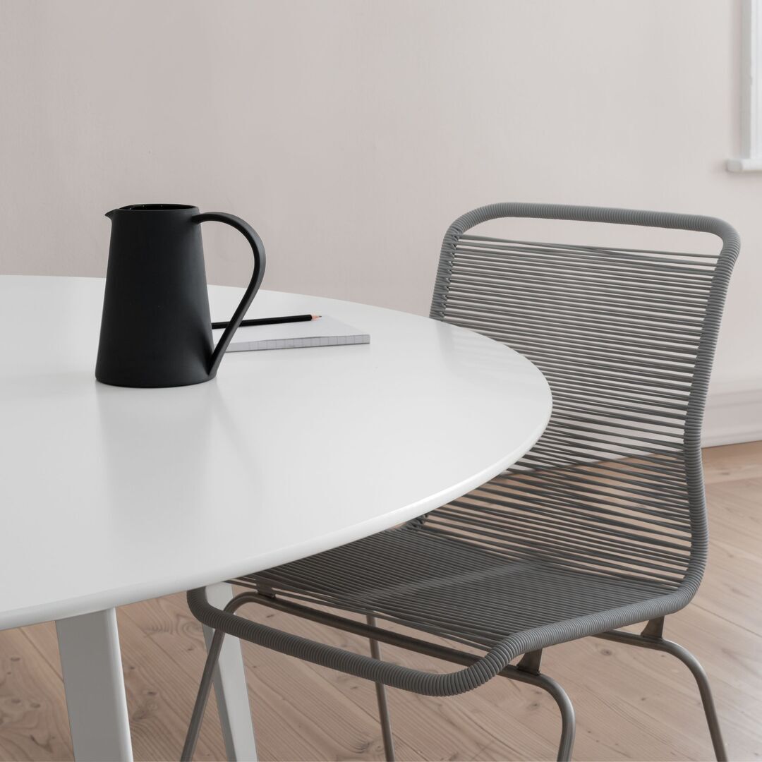 Montana_PantonOne_Stuhl_Carmen_Silkgrey_Lifestyle