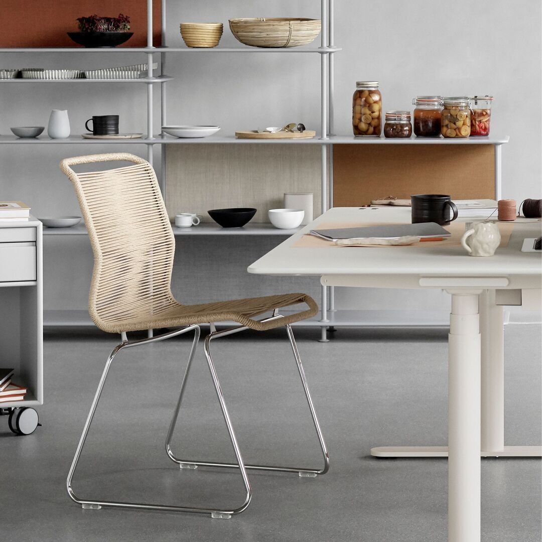 Montana_PantonOne_Stuhl_Paper_Natural_Stainless_Steel_Lifestyle