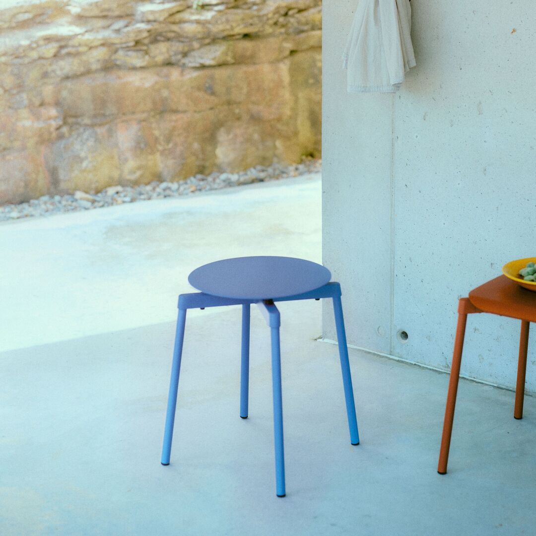 Petite Friture Hocker Fromme von Petite Friture  Sky blue-1