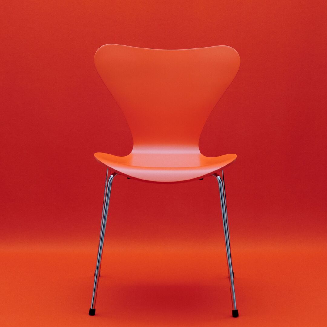 Fritz_Hansen_Stuhl_Serie_7_in_Furnier_lackiert_100_Orange_Lifestyle_3017