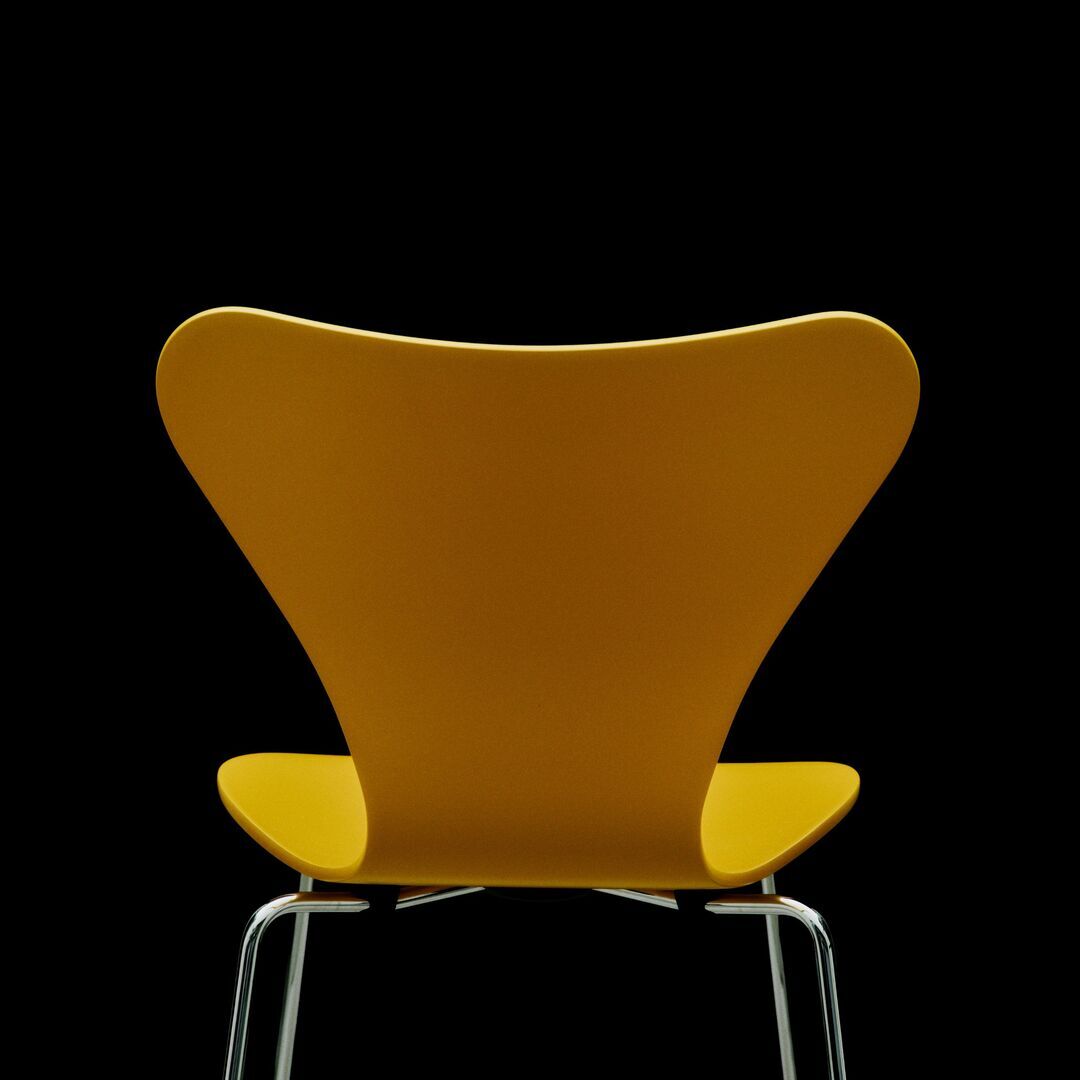 Fritz_Hansen_Stuhl_Serie_7_in_Furnier_lackiert_100_Gelb_Lifestyle_3017