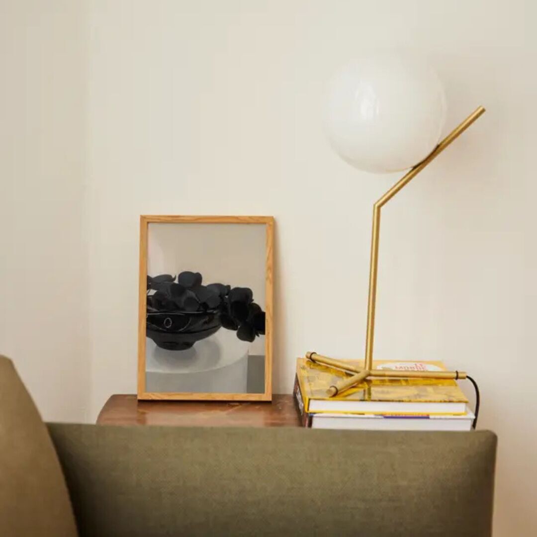 Gemälde Black Flowers in a Vase von Paper Collective