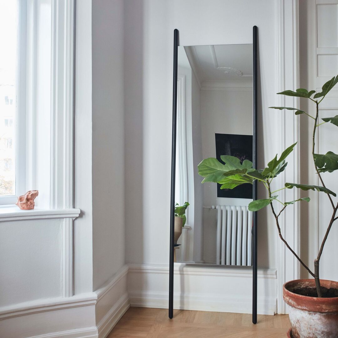 Skagerak by Fritz Hansen Spiegel zum Anlehnen Georg von Fritz Hansen Eiche schwarz