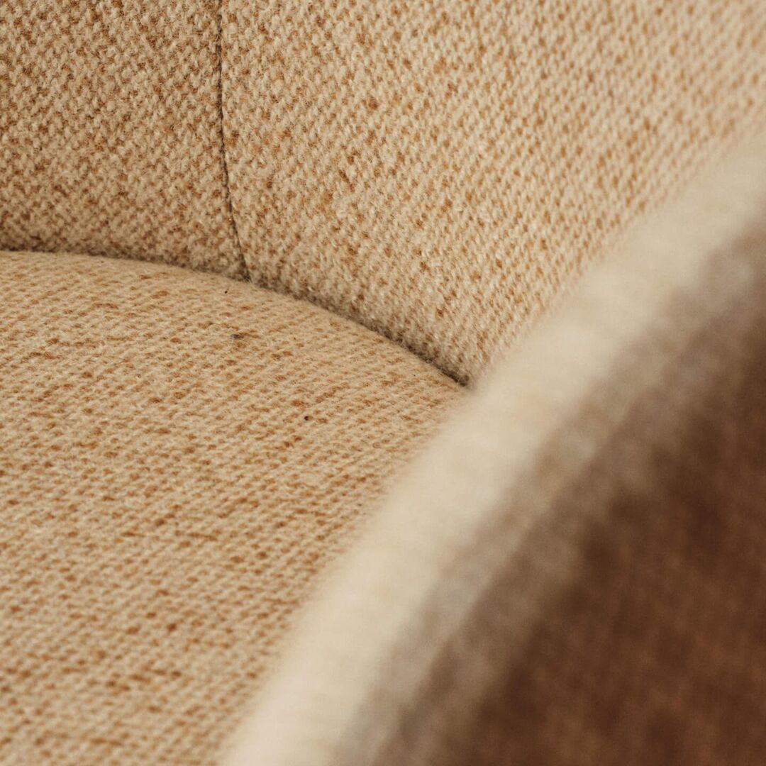 Ferm Living Drehbarer Lounge Chair Rico Club von Ferm Living Black / Honey - Vanir