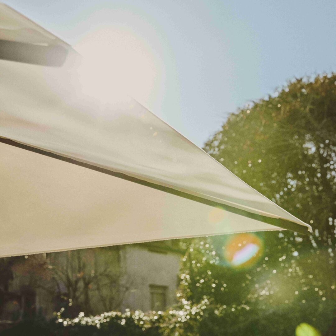 Kave Home Exzentrischer Sonnenschirm Noli von Kave Home L: 300 cm, Grün