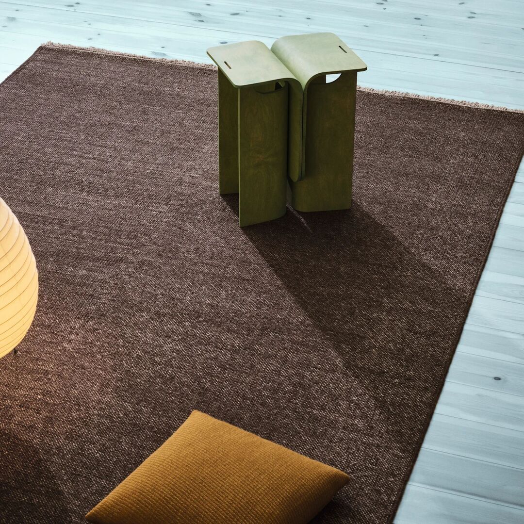 Teppich Yield Naturally Coloured Fringes von Kvadrat