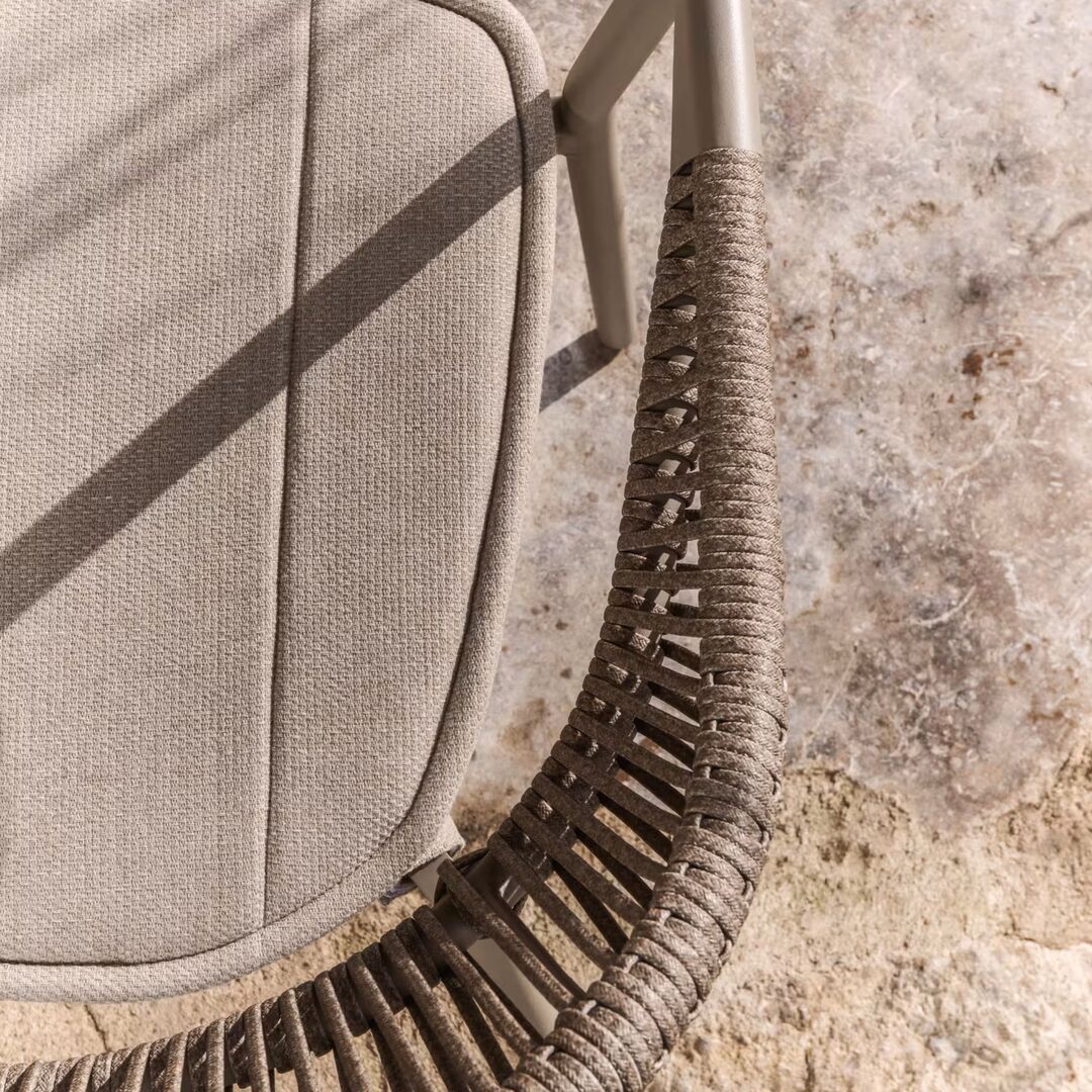 Kave Home Stapelbarer Outdoor Stuhl Alimia von Kave Home Taupe / Beige