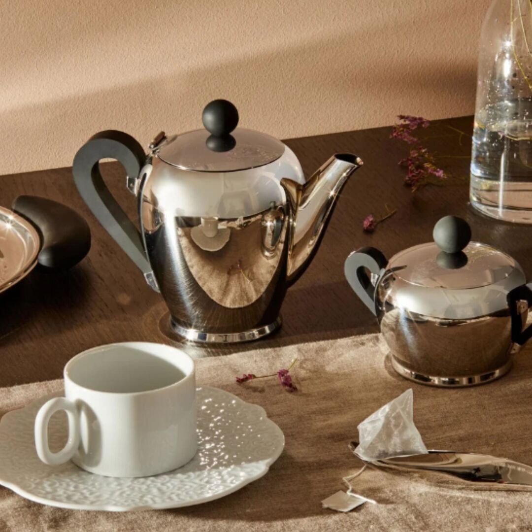 Teekanne Bombé von Alessi