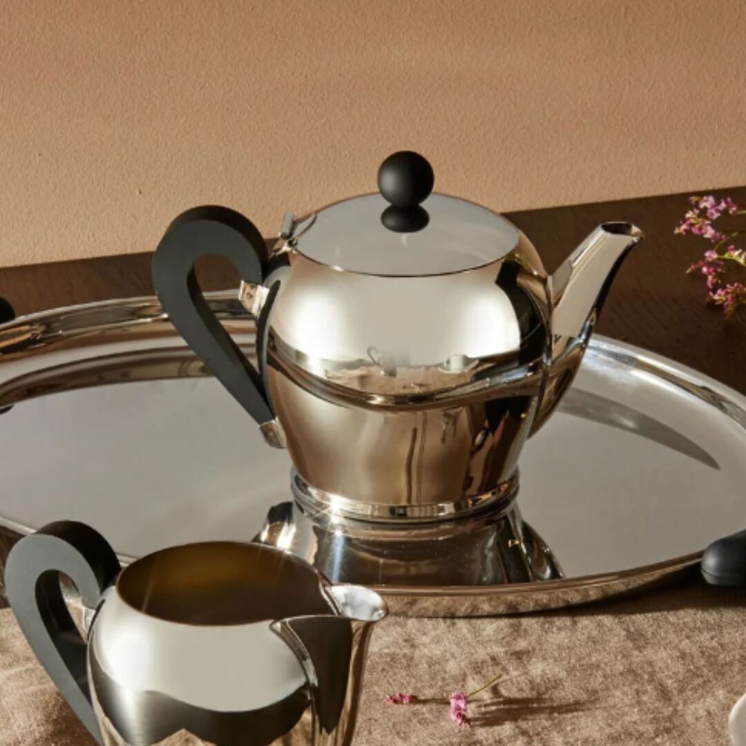 Teekanne Bombé von Alessi