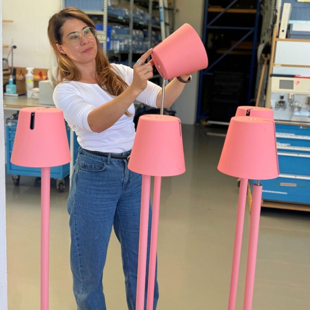 Baltensweiler Exklusive Limited Edition - Stehleuchte FEZ S in Rosa von Baltensweiler Rosa - Limited Edition Mooris, 2700 K