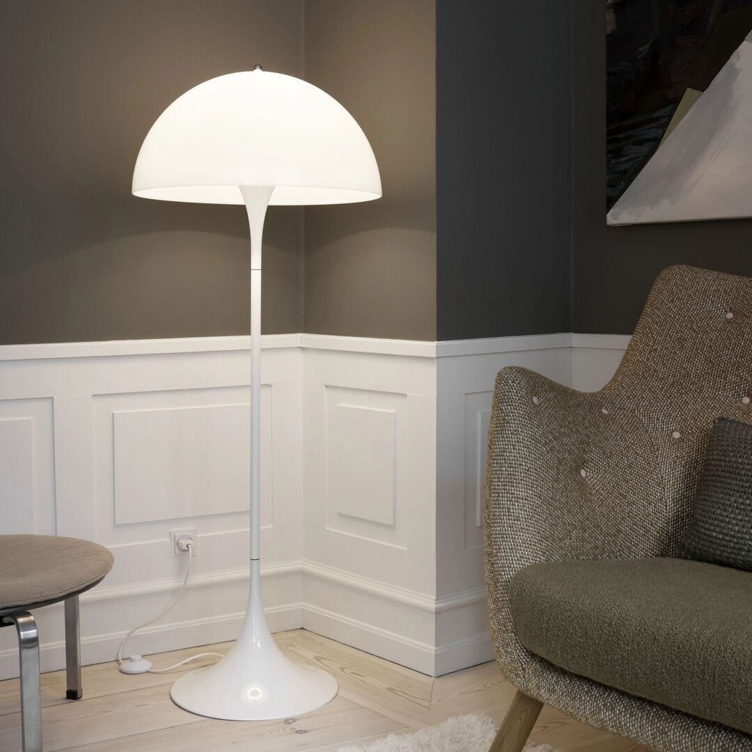 Louis Poulsen Panthella Stehleuchte V3 Opal White von Louis Poulsen Ø: 50 cm / H: 129 cm-1