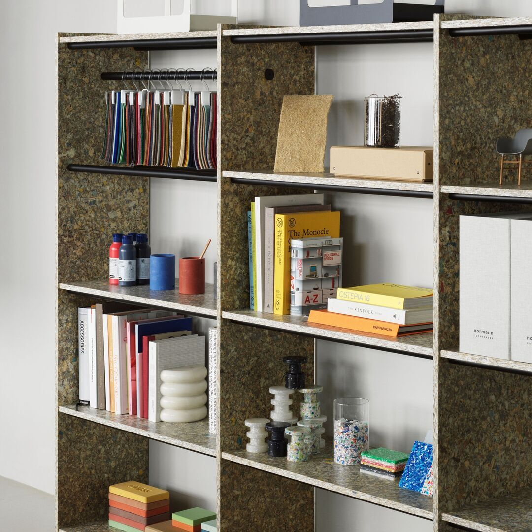 Hohes Bücherregal Pap von Normann Copenhagen