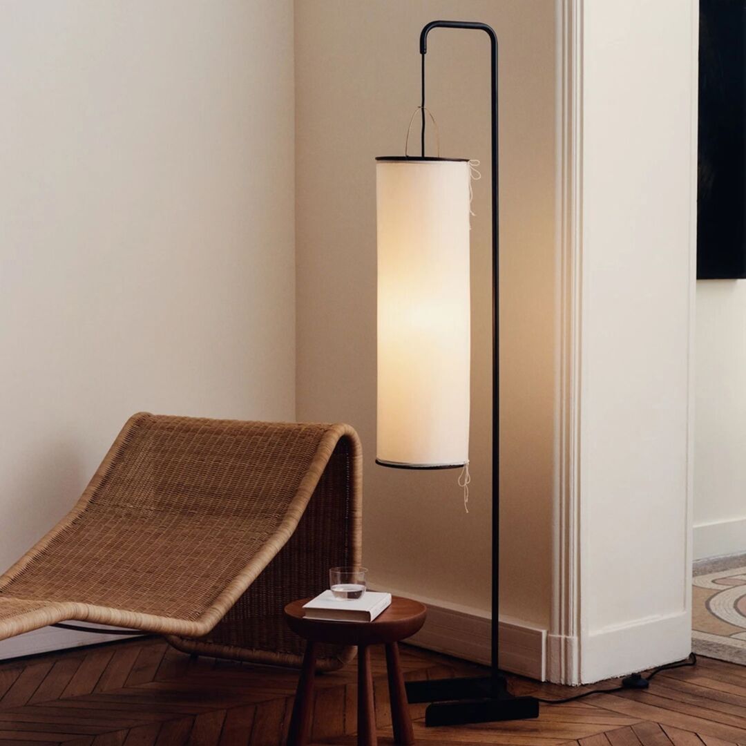 Gubi Stehleuchte Silk Lantern von Gubi Soft Black Semi Matt