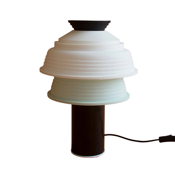 Robuste et iconique : Lampe de table TL4 de Sowden