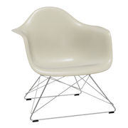 Eames Fiberglass Armchair LAR