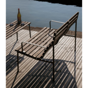 Lounge Gartenbank mit Armlehnen Traverse von Hay