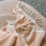 Couverture en laine d'agneau Mello 150 x 210 cm de Røros Tweed