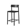 &Tradition Thekenhocker Betty TK12 von &Tradition Schwarz mit Schwarzem Gurtband