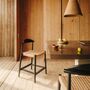 Kave_Home_NINA_Outdoor_Barhocker_Schwarz_Finish_beige_Seil_Lifestyle