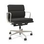Vitra Soft Pad Chair 'EA 217' (mittlere Rückenlehne) Nero 25 - Track, Kreide 37 pulverbeschichtet (struktur), Rolle hart gebremst für Teppichboden 02