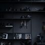 String_Furniture_Regalböden_Schwarz_Lifestyle